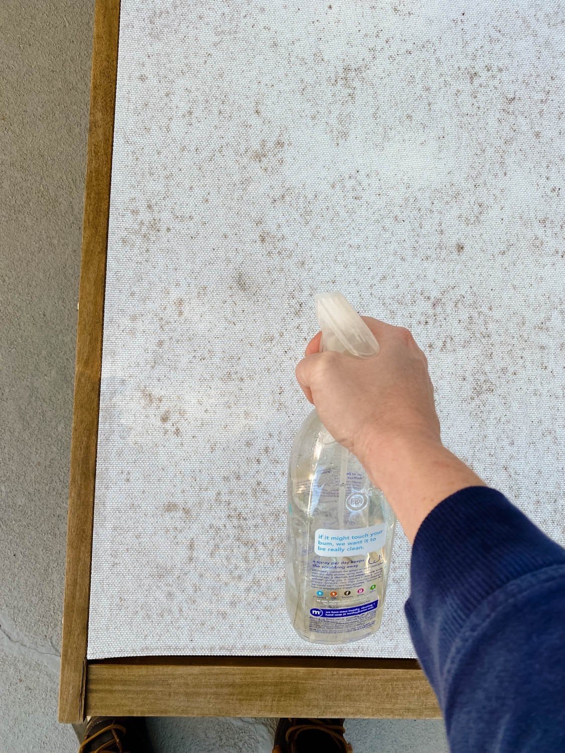 how to clean outdoor cushions and furniture with vinegar