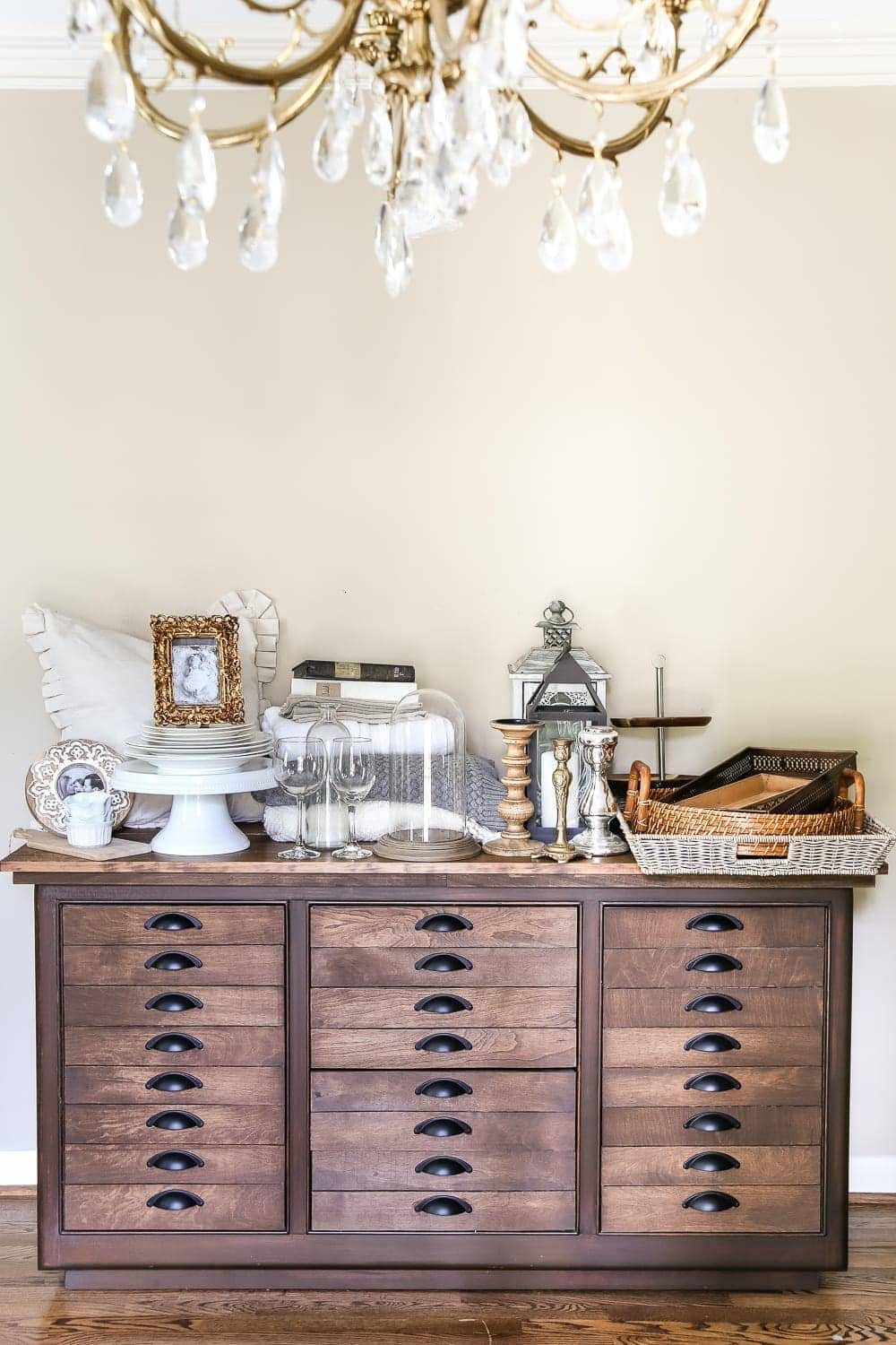How to Create a Home Decor Capsule Wardrobe | unigumushane.com
