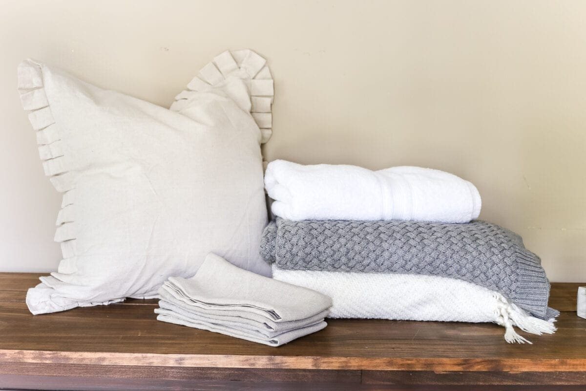 How to Create a Home Decor Capsule Wardrobe | unigumushane.com