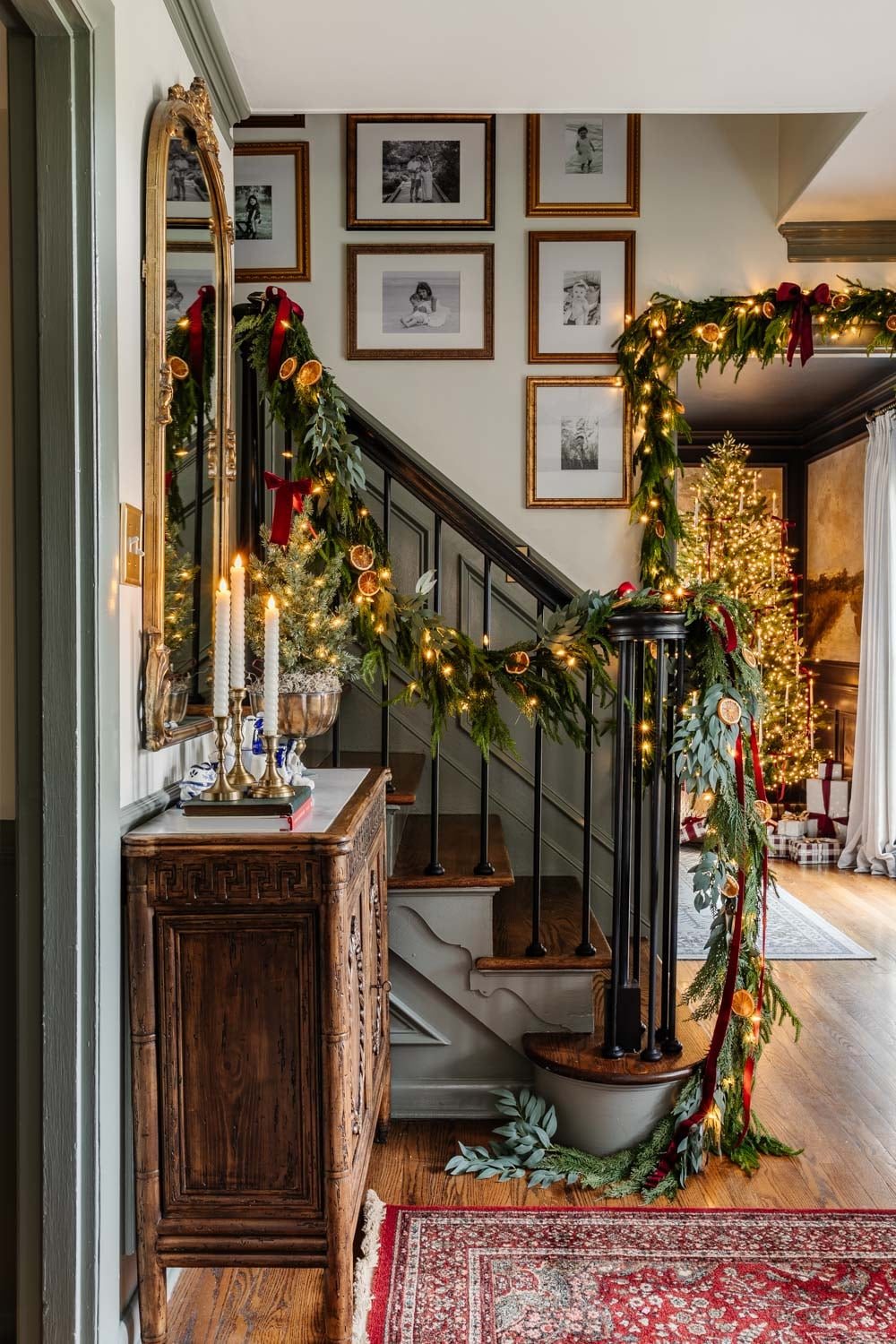 Colonial Christmas Entryway Decor