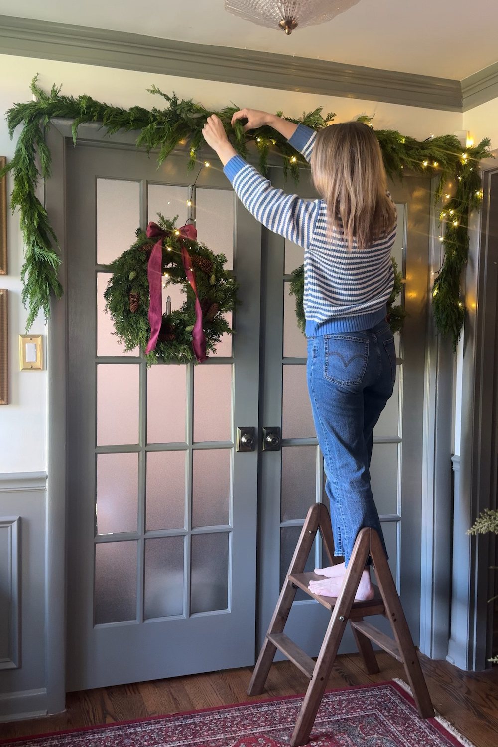 how to hang doorway garland inside with no damage for Christmas