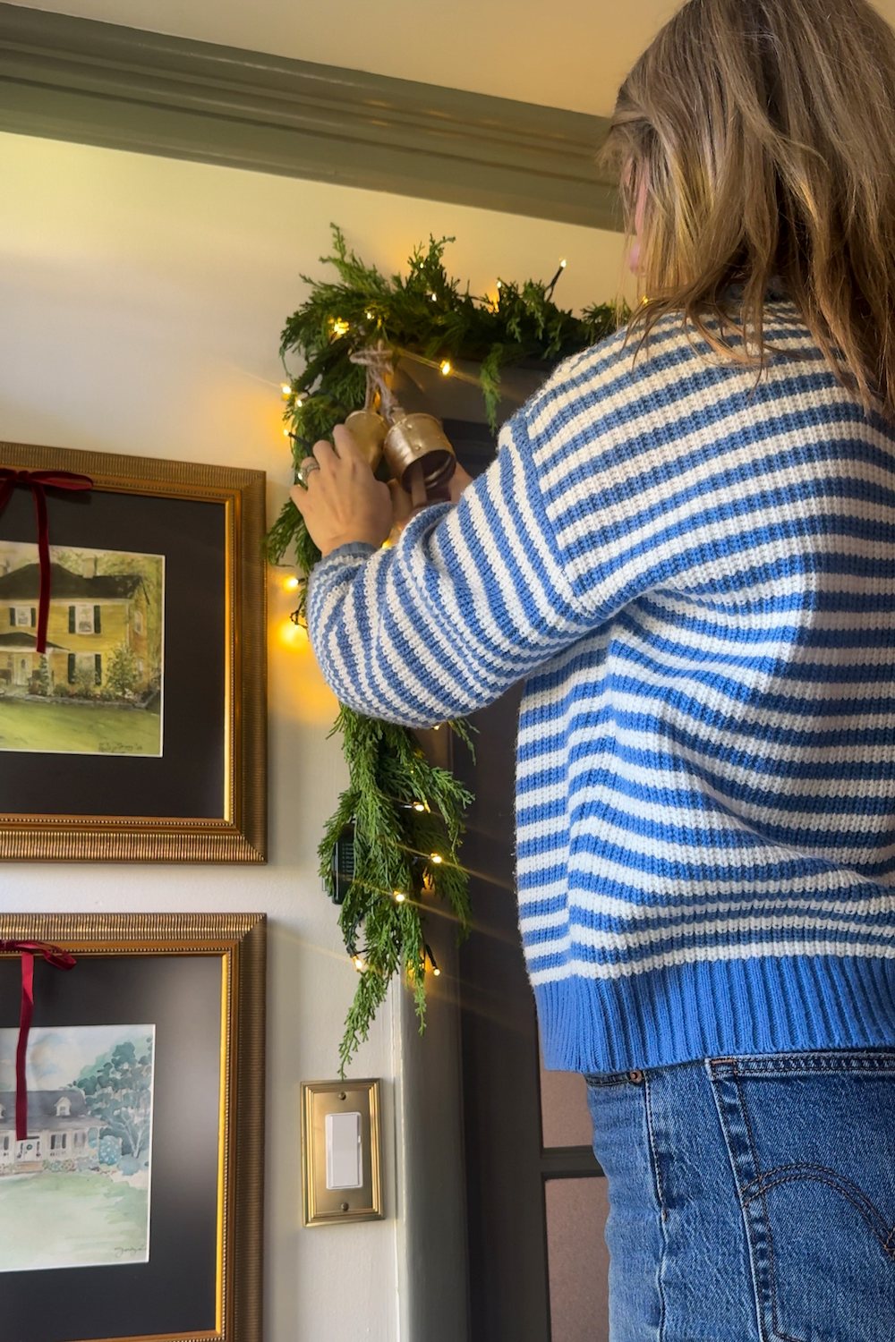 how to hang doorway garland inside with no damage for Christmas
