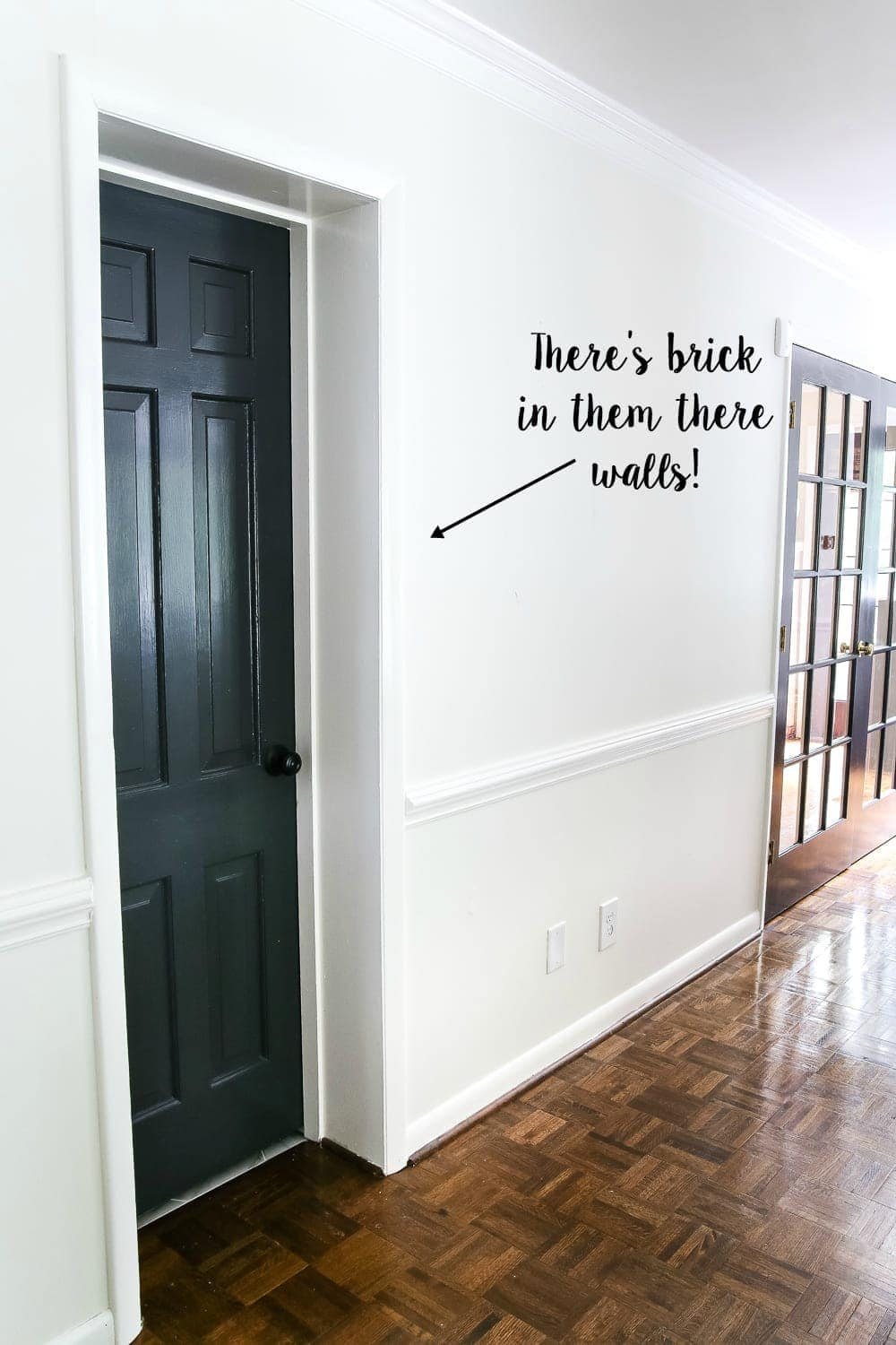 How to Hang Heavy Wall Decor Without Studs | unigumushane.com - One handy little tool to use when hanging heavy wall decor on drywall that's not on a stud. (With little damage and an easy way to level!)