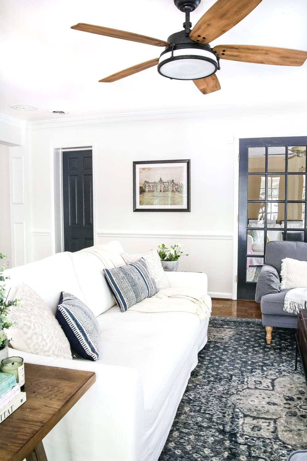 How to Hang Heavy Wall Decor Without Studs | unigumushane.com - One handy little tool to use when hanging heavy wall decor on drywall that's not on a stud. (With little damage and an easy way to level!)