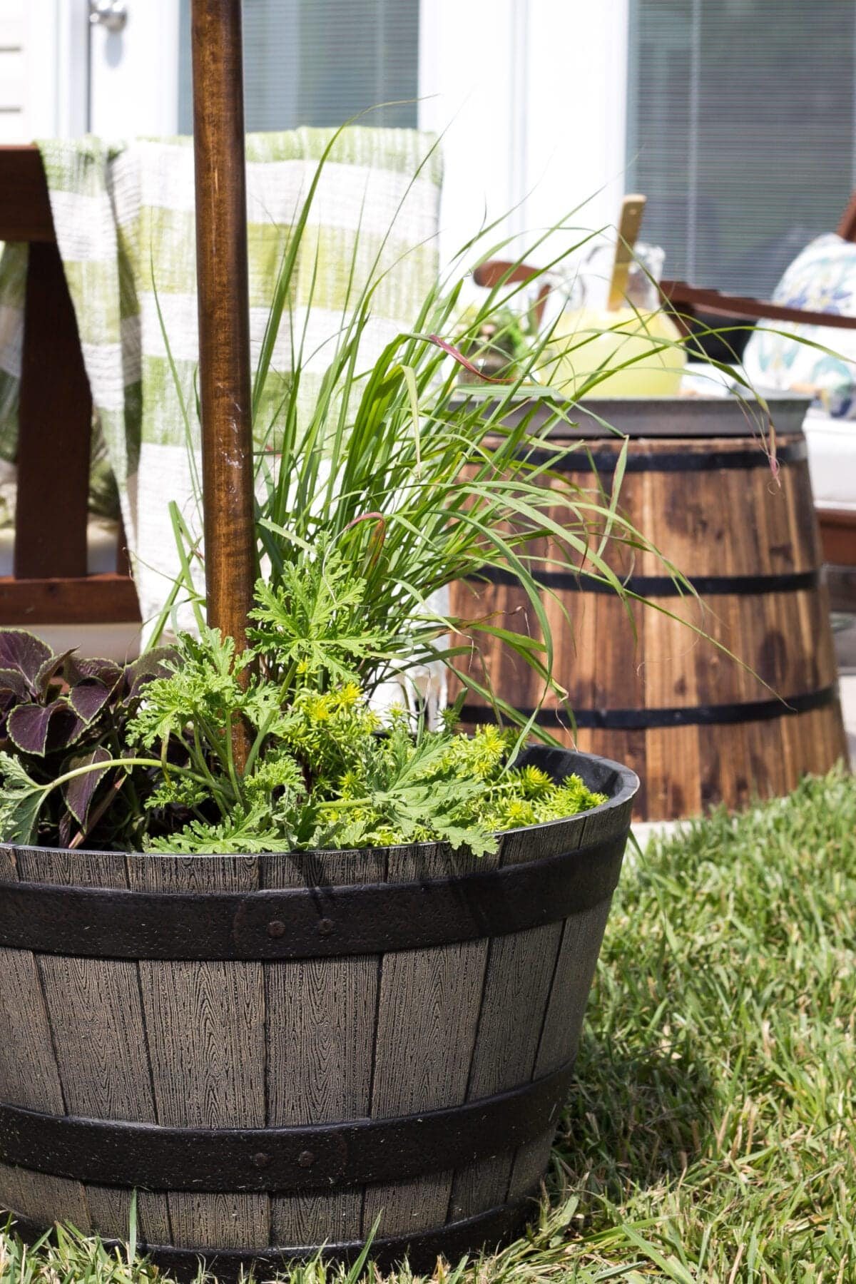 How to Decorate a Small Patio | unigumushane.com - Utilize a small patio space with chairs at each corner and a fire pit in the middle for function and entertainment. Add outdoor string lights for a cozy ambience.