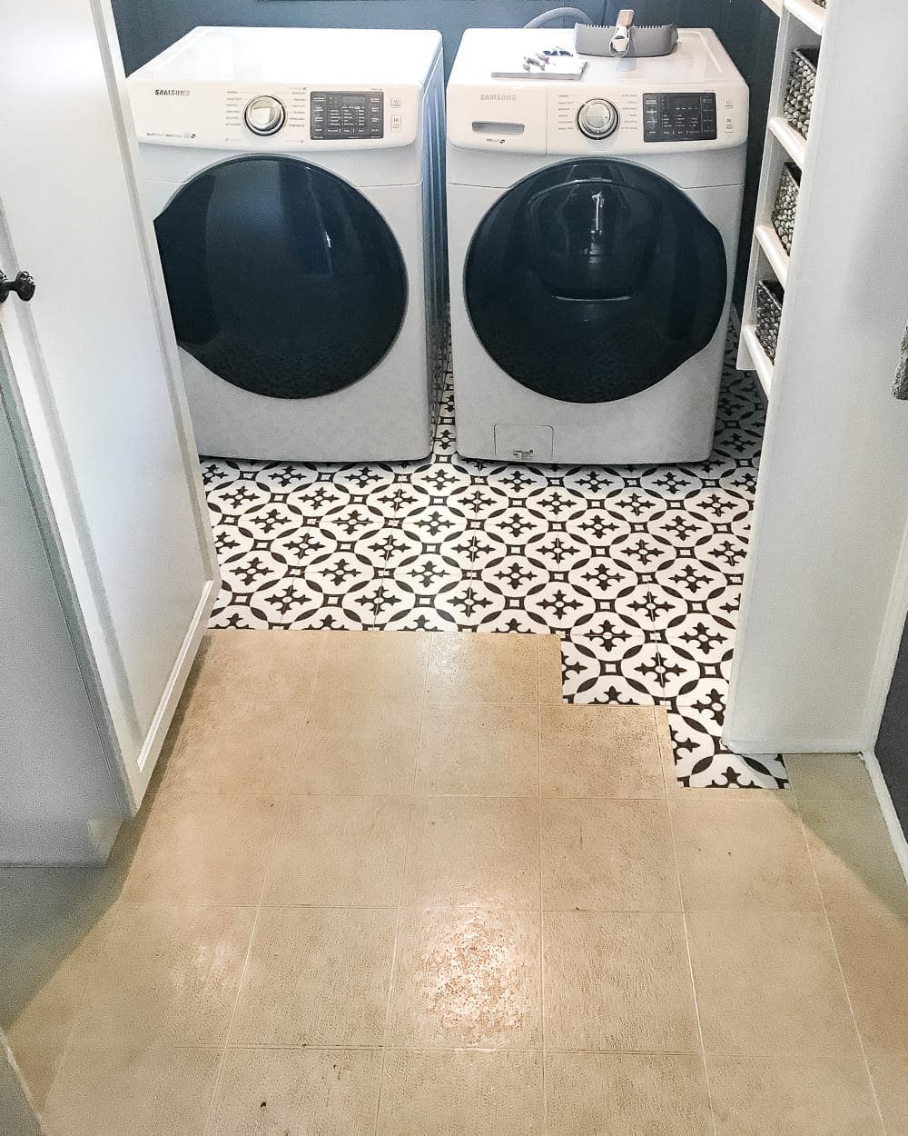 DIY Moroccan Vinyl Tile Floor | unigumushane.com- A DIY tutorial for how to install moroccan peel & stick vinyl tiles. Less messy than paint. Less time-consuming and less expensive than real tile!