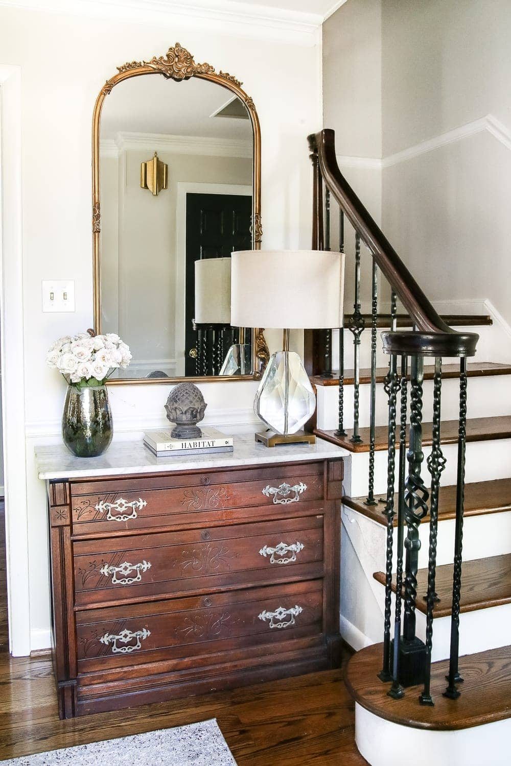 How to Make Your Home Look Luxurious on a Budget | unigumushane.com - 8 tips to make your home look luxurious on a budget with ideas for choosing finishes, lighting, art, and small details that only look expensive. foyer entryway