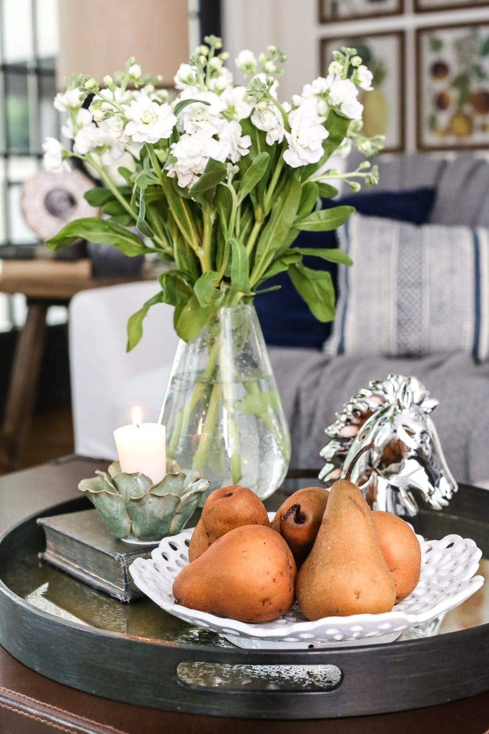How to Make Your Home Look Luxurious on a Budget | unigumushane.com - 8 tips to make your home look luxurious on a budget with ideas for choosing finishes, lighting, art, and small details that only look expensive. living room art