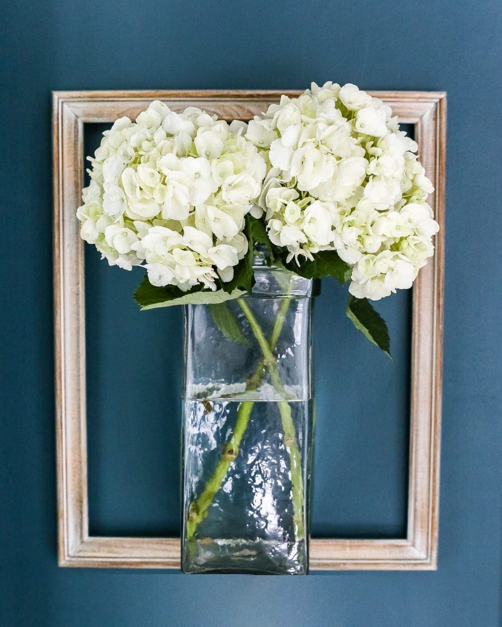 How to Make Your Home Look Luxurious on a Budget | unigumushane.com - 8 tips to make your home look luxurious on a budget with ideas for choosing finishes, lighting, art, and small details that only look expensive. bathroom wall decor