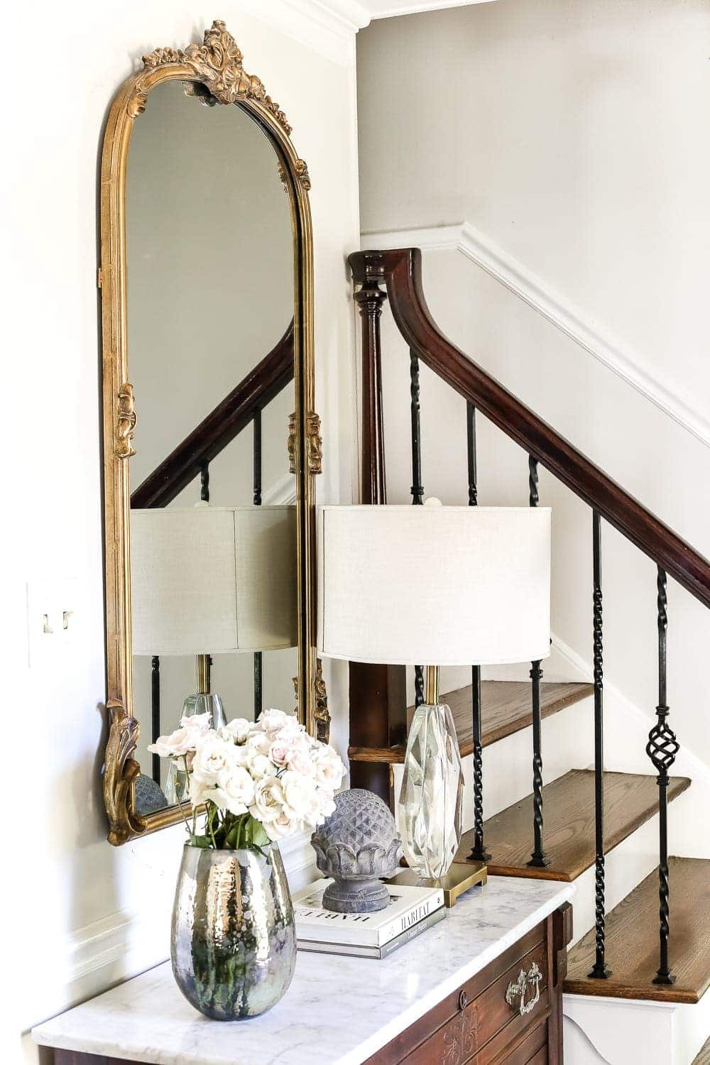 How to Make Your Home Look Luxurious on a Budget | unigumushane.com - 8 tips to make your home look luxurious on a budget with ideas for choosing finishes, lighting, art, and small details that only look expensive. foyer entryway