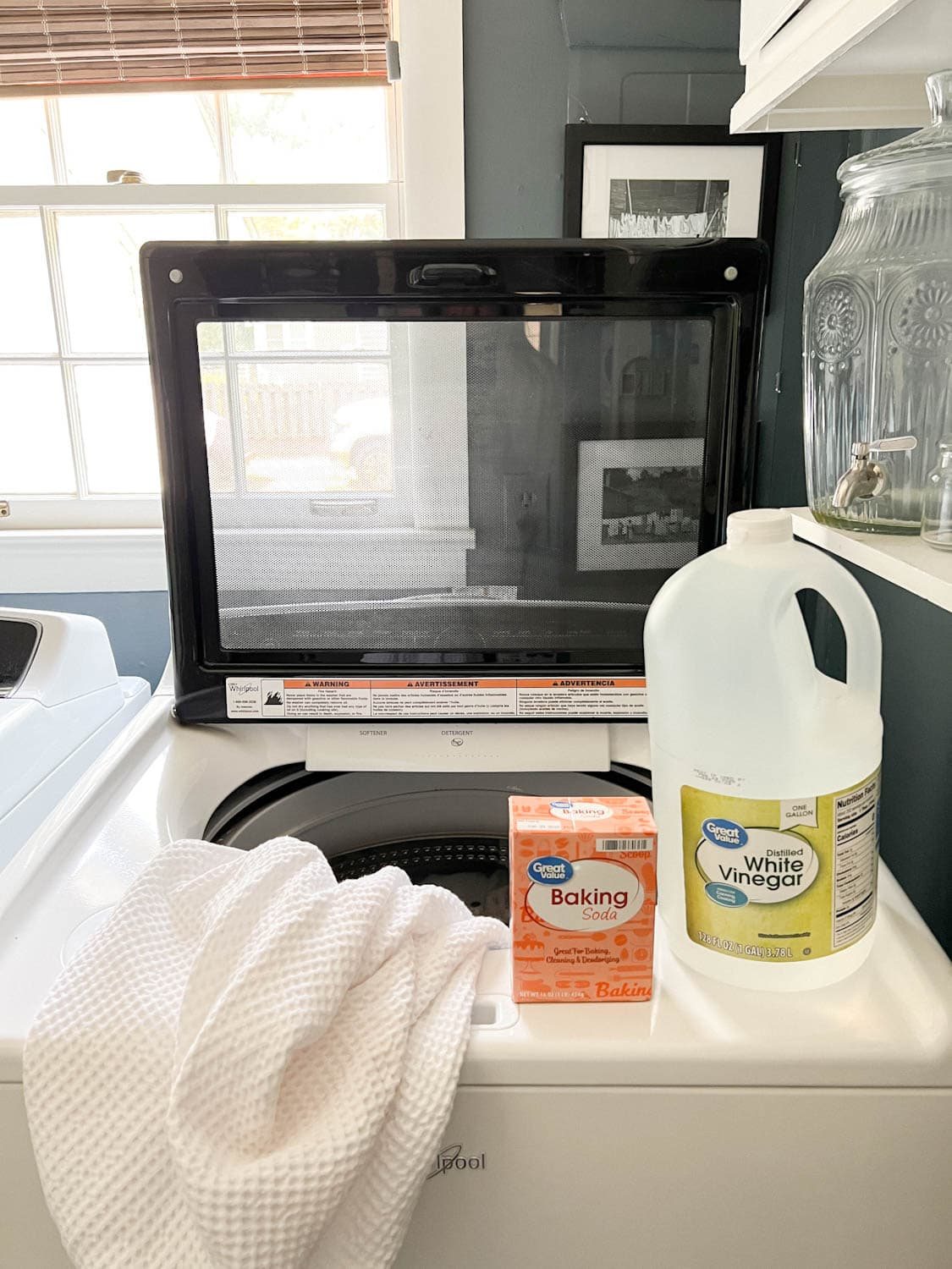 how to get rid of musty smell in house with baking soda and white vinegar in laundry