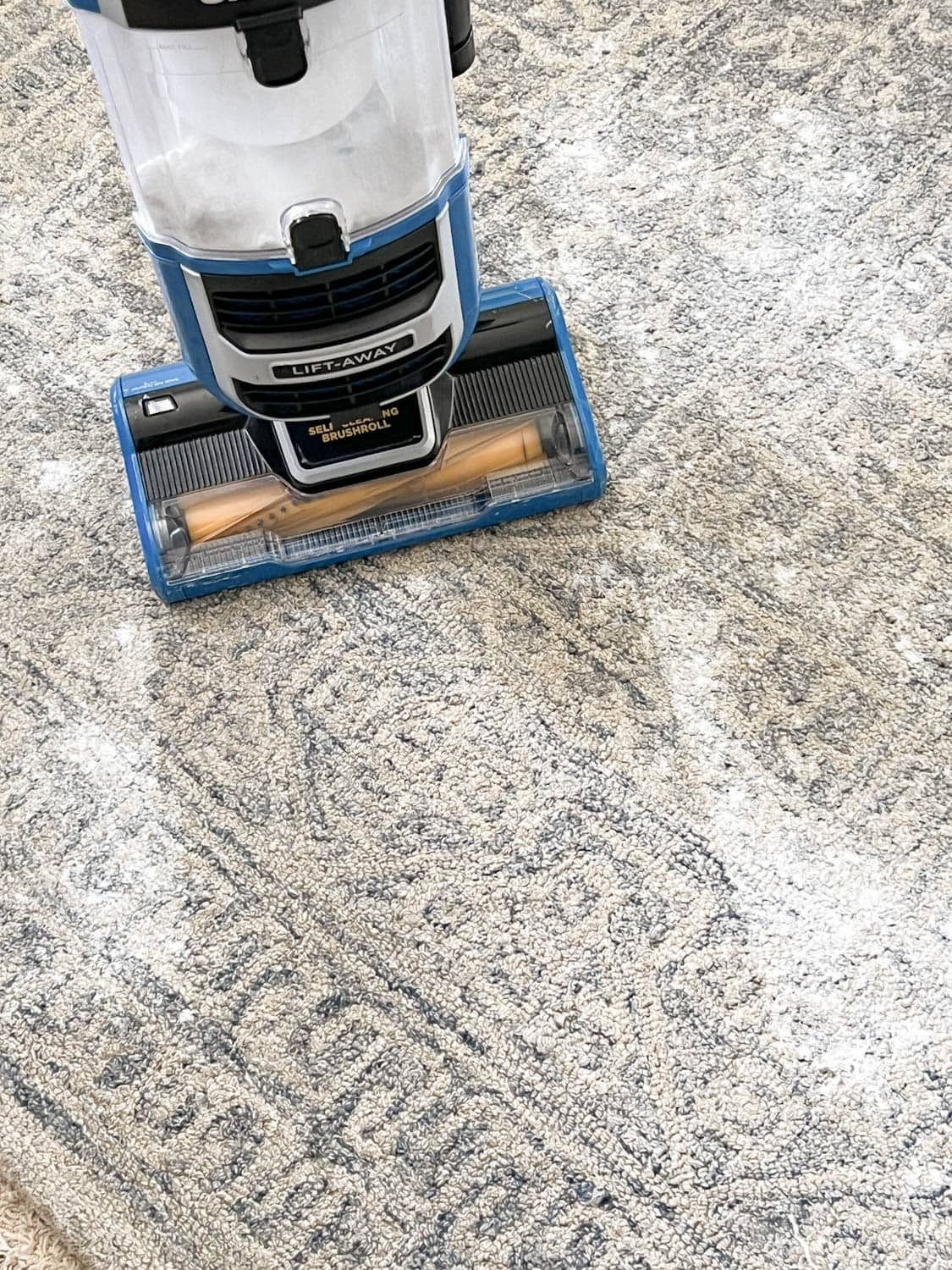 vacuum cleaner on carpet deodorizer