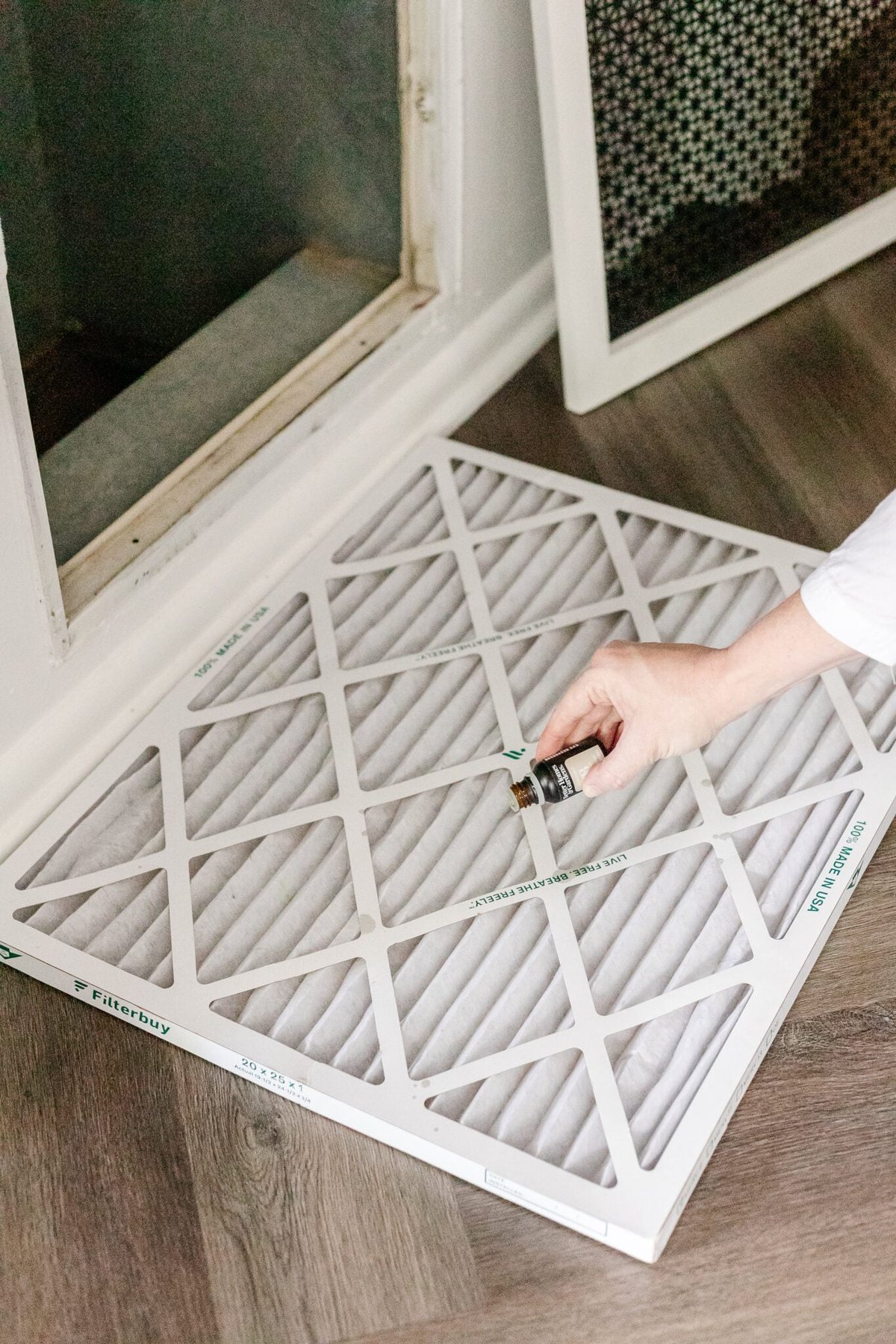 adding essential oils to an air filter to make a house smell good