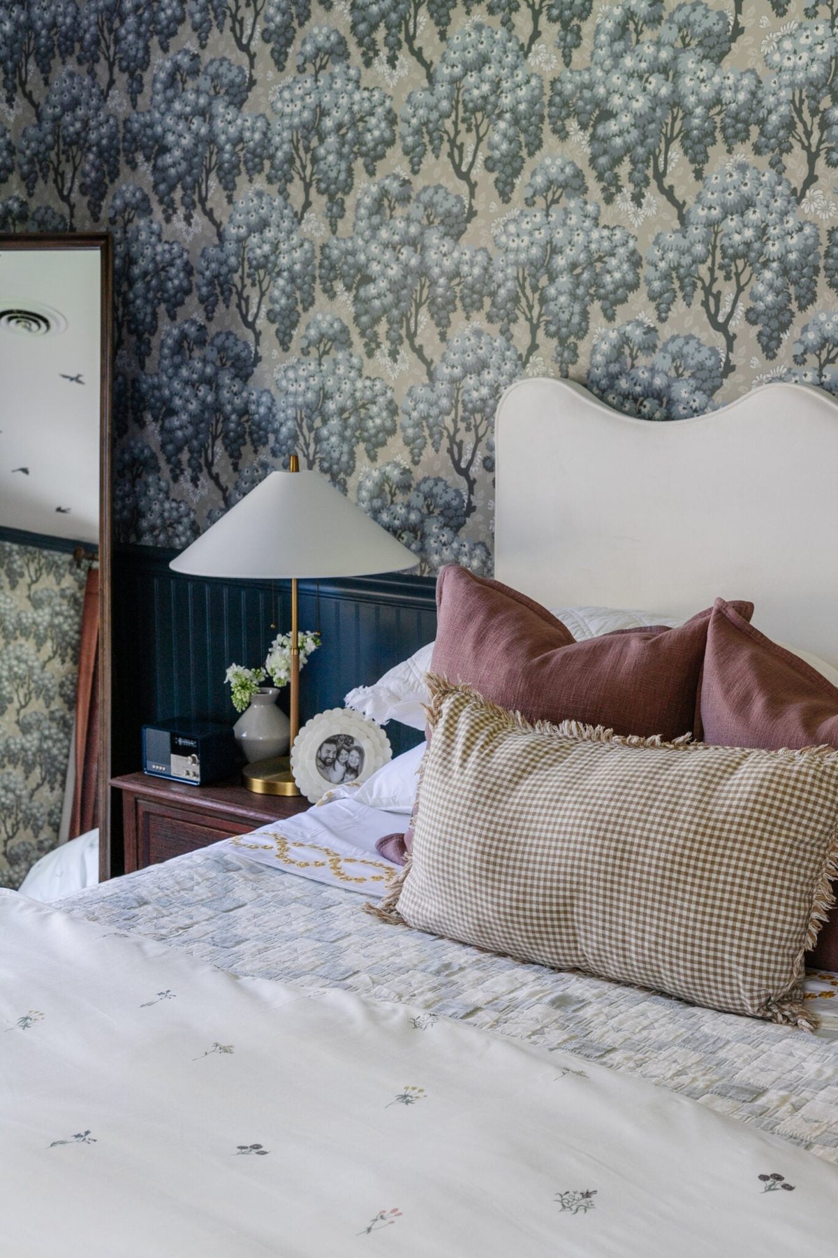 mixed patterns in teen girl's bedding