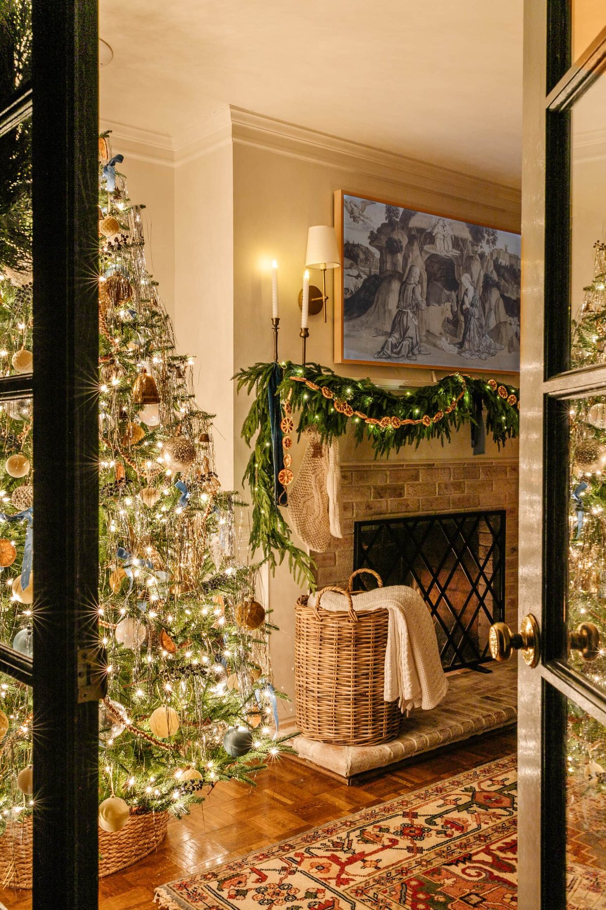 How to Photograph Christmas Tree Lights at Night + Candlelight Tour