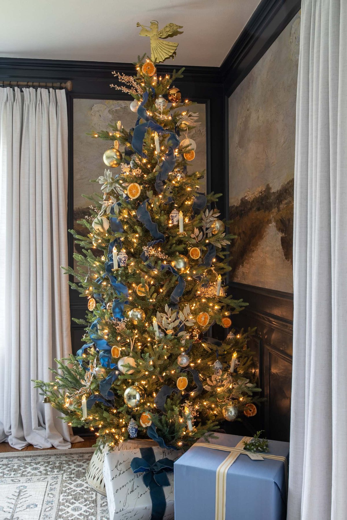 How to Put Christmas Tree Ribbon Decorations on Trees