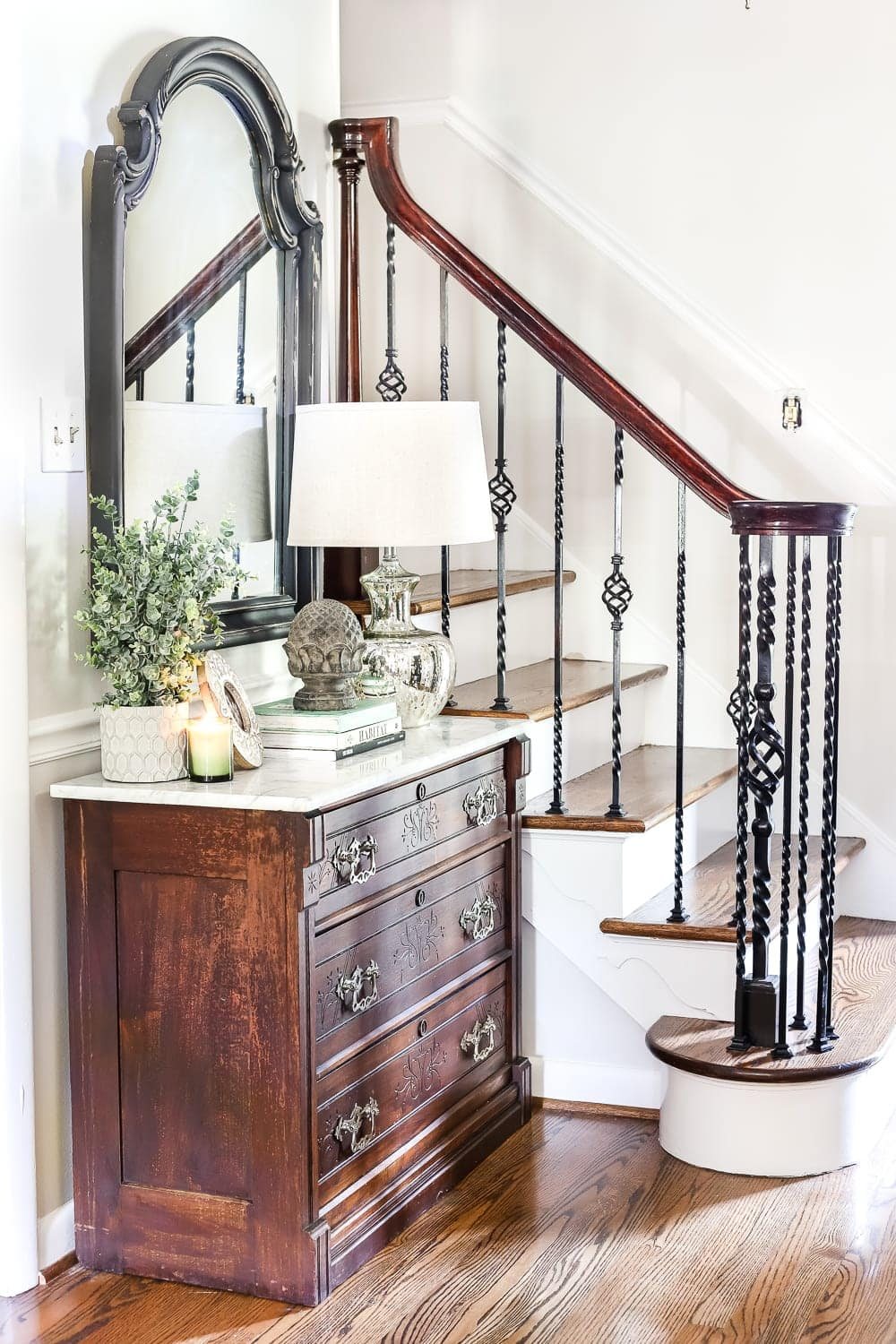 How to Remove Stains from Marble + Foyer Chest Makeover | unigumushane.com - A quick and simple tutorial for removing stains from white marble using kitchen & first aid supplies, plus a Victorian chest makeover and foyer update.