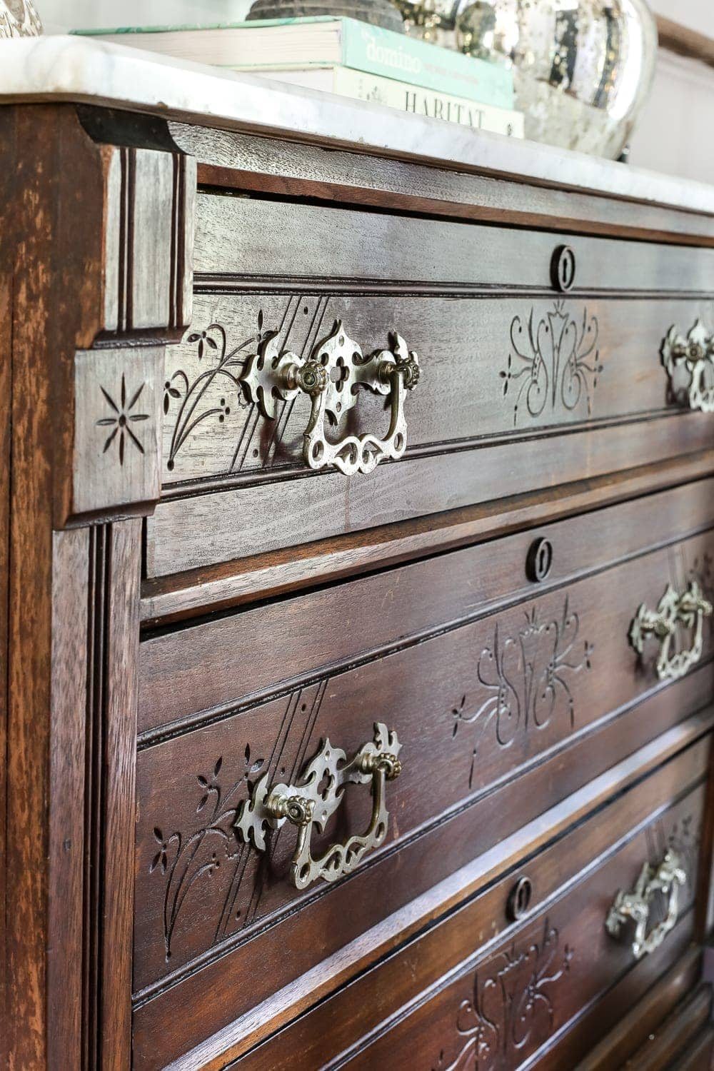 How to Remove Stains from Marble + Foyer Chest Makeover | unigumushane.com - A quick and simple tutorial for removing stains from white marble using kitchen & first aid supplies, plus a Victorian chest makeover and foyer update.