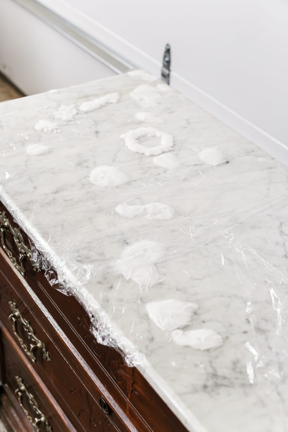 How to Remove Stains from Marble + Foyer Chest Makeover | unigumushane.com - A quick and simple tutorial for removing stains from white marble using kitchen & first aid supplies, plus a Victorian chest makeover and foyer update.
