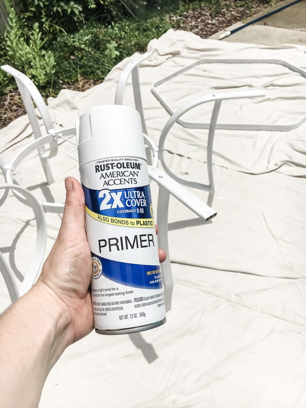 How to Revive a Glass Patio Table | unigumushane.com - A tutorial explaining how to clean, paint, and revive a glass patio table to make it look brand new in a few quick steps.