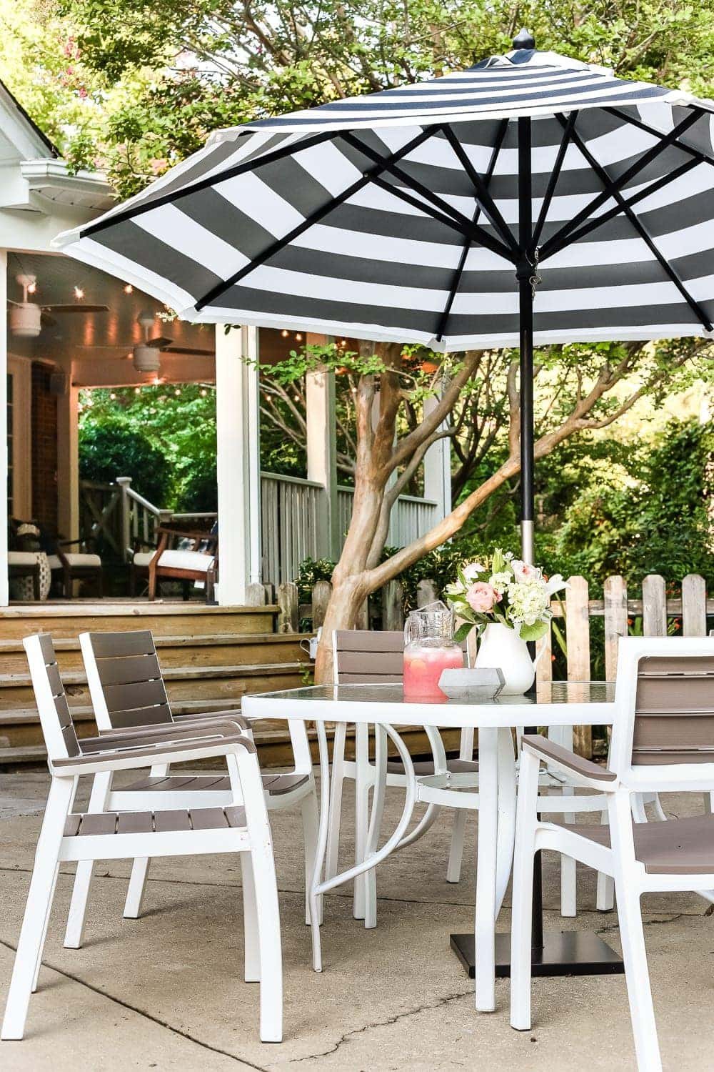 How to Deep Clean a Glass Dining Table on a Patio