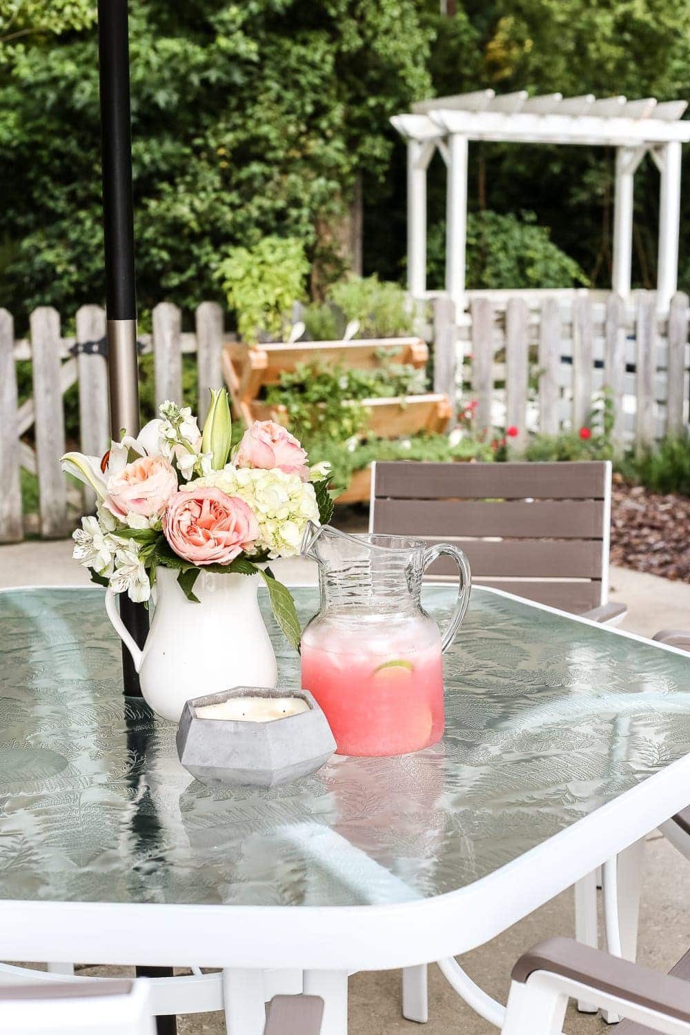How to Revive a Glass Patio Table | unigumushane.com - A tutorial explaining how to clean, paint, and revive a glass patio table to make it look brand new in a few quick steps.