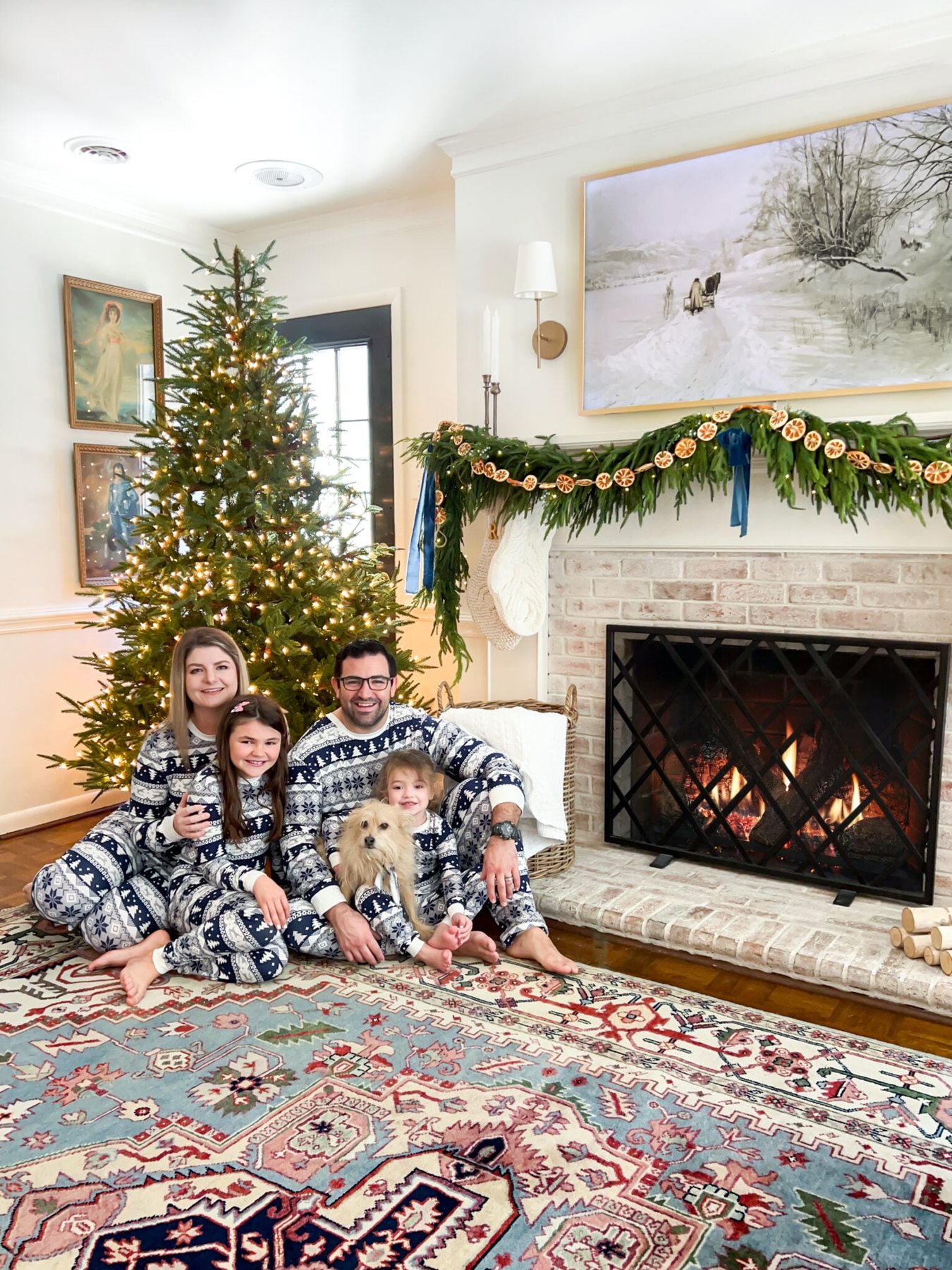 DIY Christmas family photoshoot in front of a Christmas tree