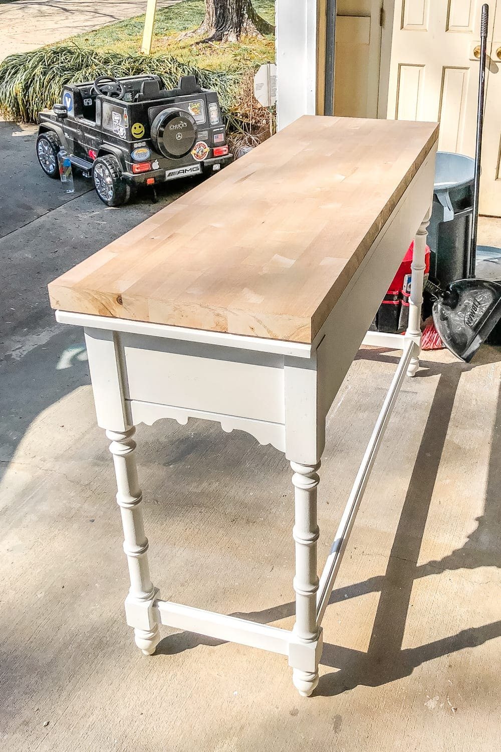 How to Turn a Console Table Into a Bathroom Vanity | unigumushane.com - A tutorial for how to reconstruct a console table to repurpose as a bathroom vanity and leave drawers functional underneath sinks.
