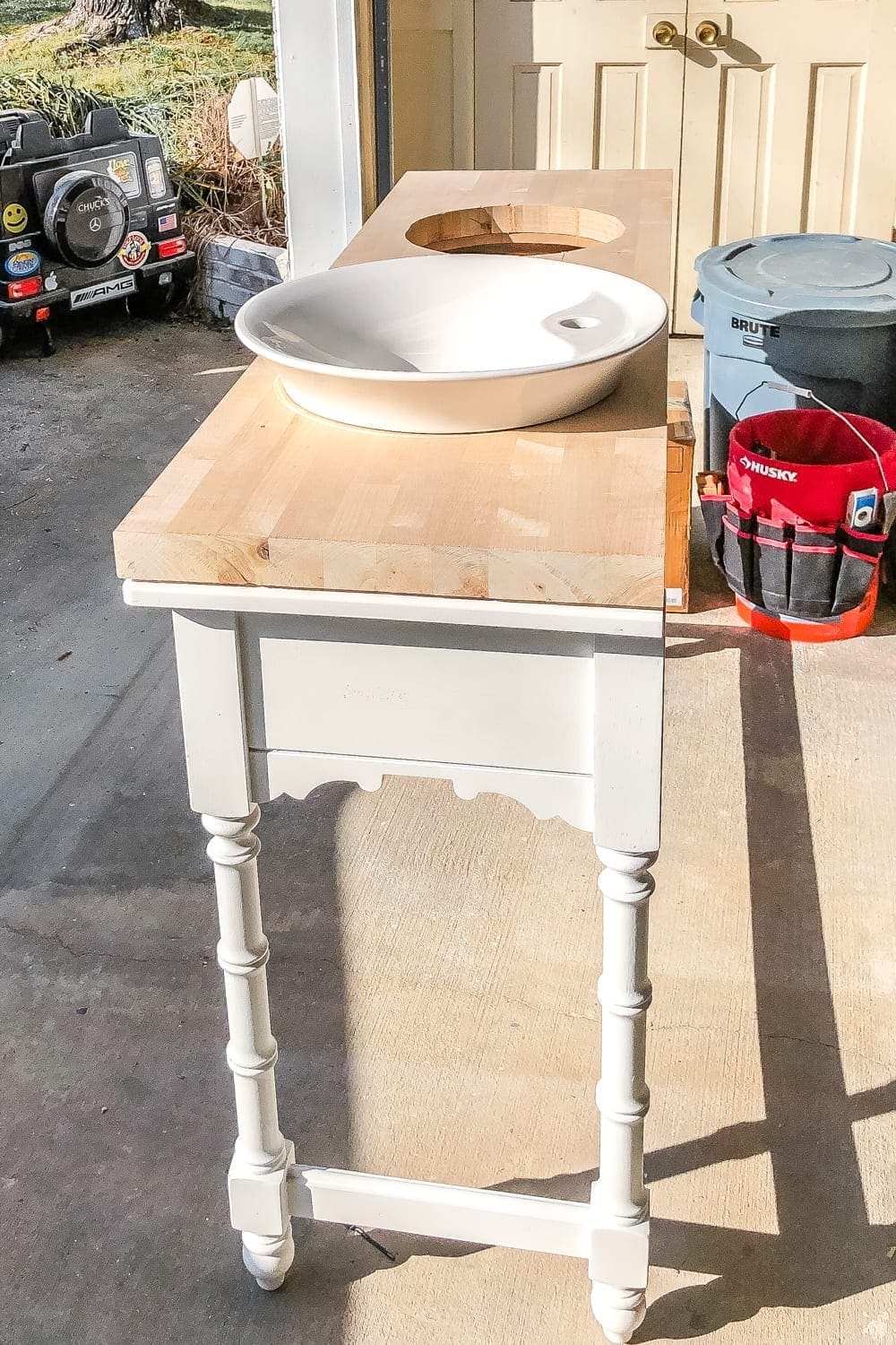 How to Turn a Console Table Into a Bathroom Vanity | unigumushane.com - A tutorial for how to reconstruct a console table to repurpose as a bathroom vanity and leave drawers functional underneath sinks.