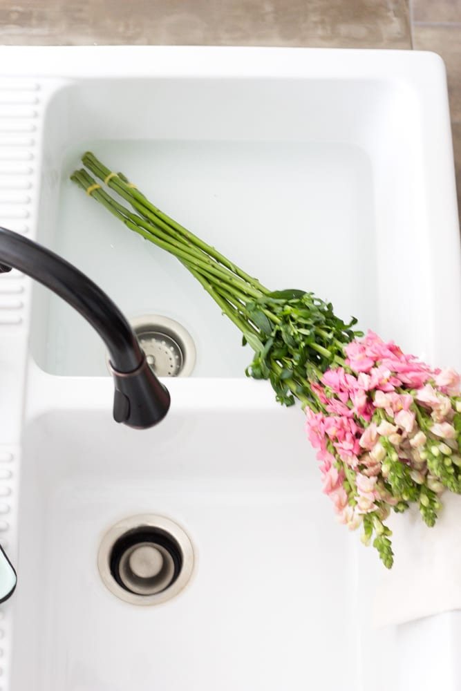 IKEA Farmhouse Sink Review | unigumushane.com - What to know before buying the Ikea farmhouse sink Domsjo- how well it cleans, how functional it is, and if it's the right investment for your kitchen.