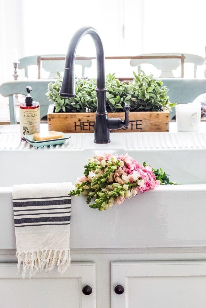 IKEA Farmhouse Sink Review | unigumushane.com - What to know before buying the Ikea farmhouse sink Domsjo- how well it cleans, how functional it is, and if it's the right investment for your kitchen.