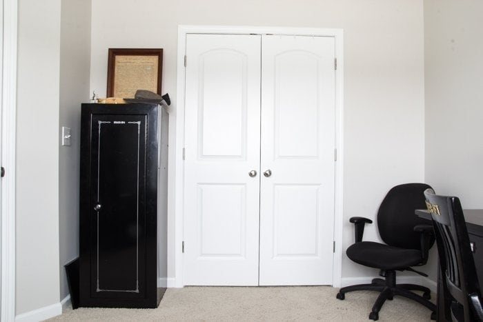 Industrial Military Office Reveal | unigumushane.com - An masculine office makeover using lots of DIYs and thrift finds. Awesome space for a veteran!