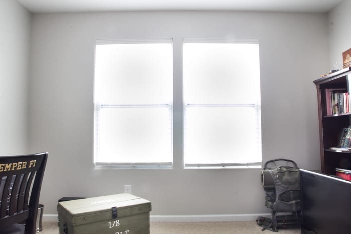 DIY Burlap Roman Shades from Blinds | unigumushane.com - A beautiful way to make pricey looking window shades for cheap!