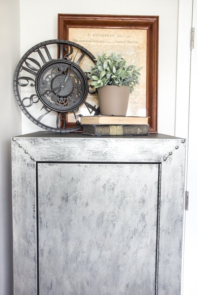 Industrial Military Office Reveal | unigumushane.com - An masculine office makeover using lots of DIYs and thrift finds. Awesome space for a veteran!