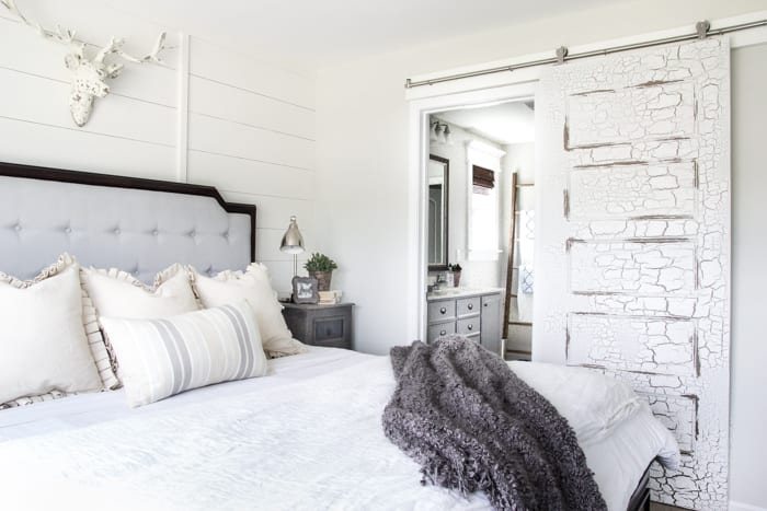 How to Install Sliding Barn Doors | unigumushane.com - A quick tutorial to show how to install sliding barn doors in 5 easy steps using a door hardware kit from @NationalHardware. #sponsored