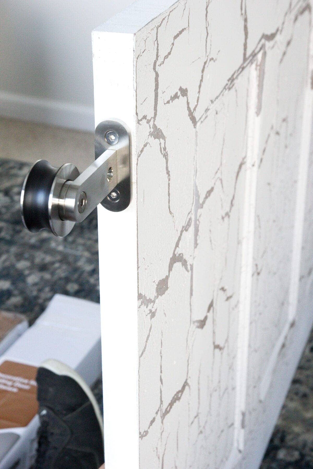 How to Install Sliding Barn Doors | unigumushane.com - A quick tutorial to show how to install sliding barn doors in 5 easy steps using a door hardware kit from @NationalHardware. #sponsored