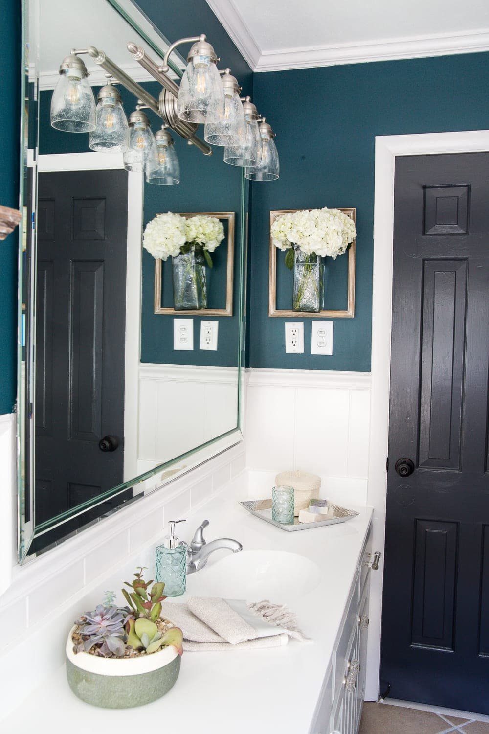 Kid's / Guest Bathroom Makeover on a Budget | unigumushane.com - A shared kid's / guest bathroom gets a full makeover for less than $500 using just paint, DIY tutorials, and decorating tricks. #bathroom #homeimprovement