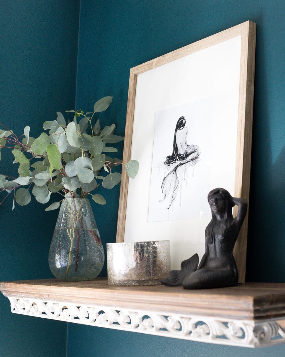 Kid's / Guest Bathroom Makeover on a Budget | unigumushane.com - A shared kid's / guest bathroom gets a full makeover for less than $500 using just paint, DIY tutorials, and decorating tricks. #bathroom #homeimprovement