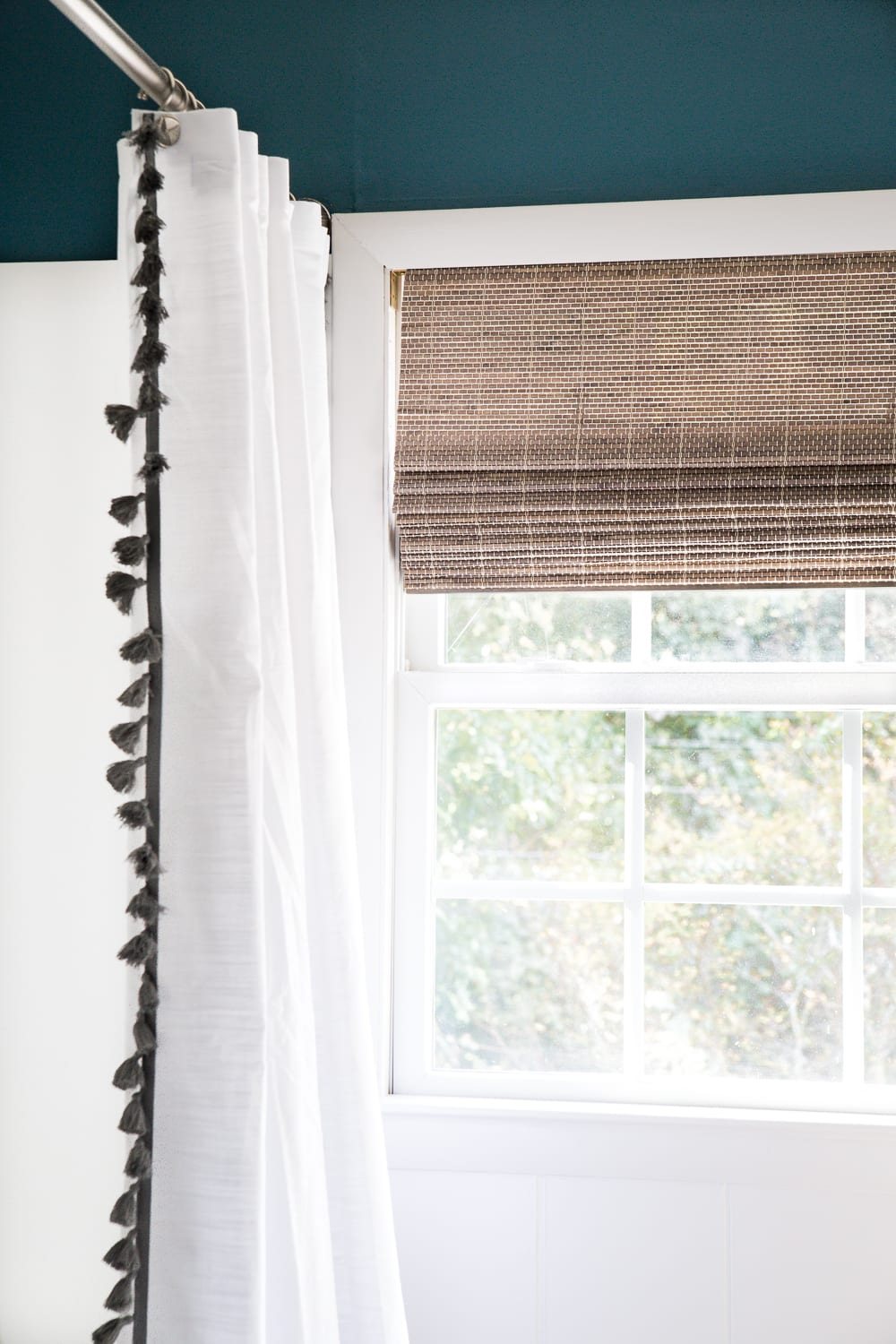 Kid's / Guest Bathroom Makeover on a Budget | unigumushane.com - A shared kid's / guest bathroom gets a full makeover for less than $500 using just paint, DIY tutorials, and decorating tricks. #bathroom #homeimprovement