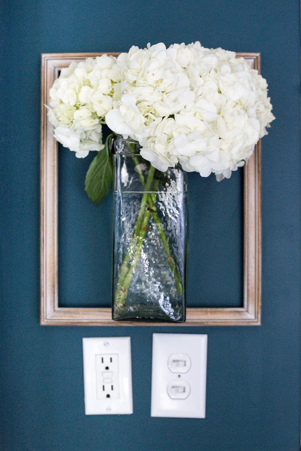 Kid's / Guest Bathroom Makeover on a Budget | unigumushane.com - A shared kid's / guest bathroom gets a full makeover for less than $500 using just paint, DIY tutorials, and decorating tricks. #bathroom #homeimprovement