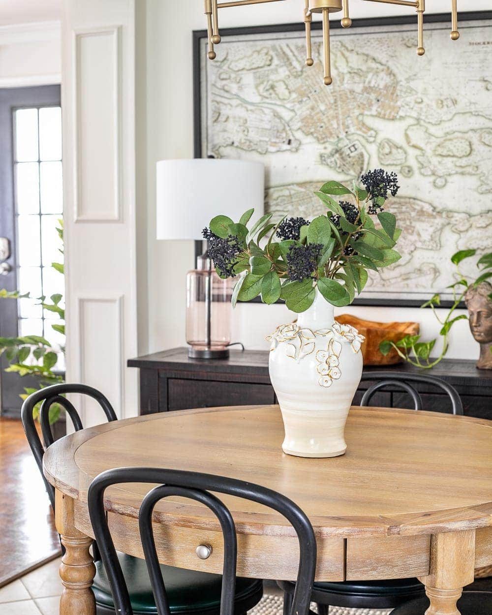 Painted ceramic Anthropologie knock-off vase | How to paint ceramic and use spray paint for an ombre effect + a thrifted vase gets an Anthropologie-inspired makeover.