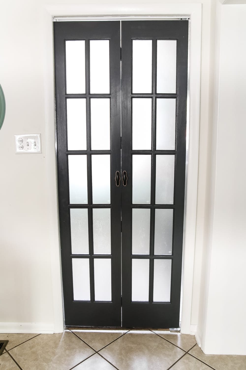 Laundry Room Updates: French Bifold Door | unigumushane.com - A rickity laundry room bifold door gets a beautiful and functional update with a French bifold door with frosted glass for hiding messes in a stylish way.