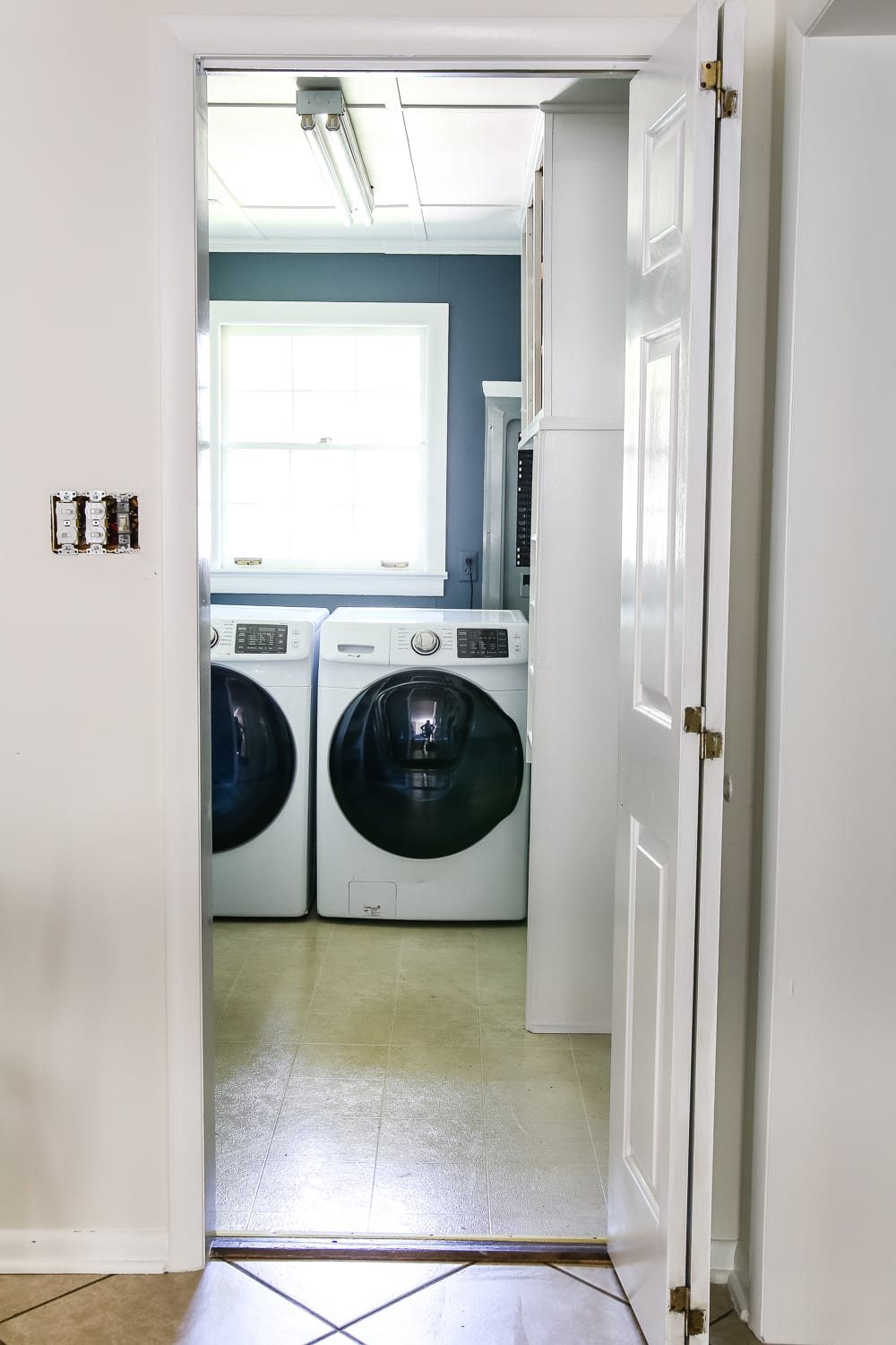 Laundry Room Updates: French Bifold Door | unigumushane.com - A rickity laundry room bifold door gets a beautiful and functional update with a French bifold door with frosted glass for hiding messes in a stylish way.