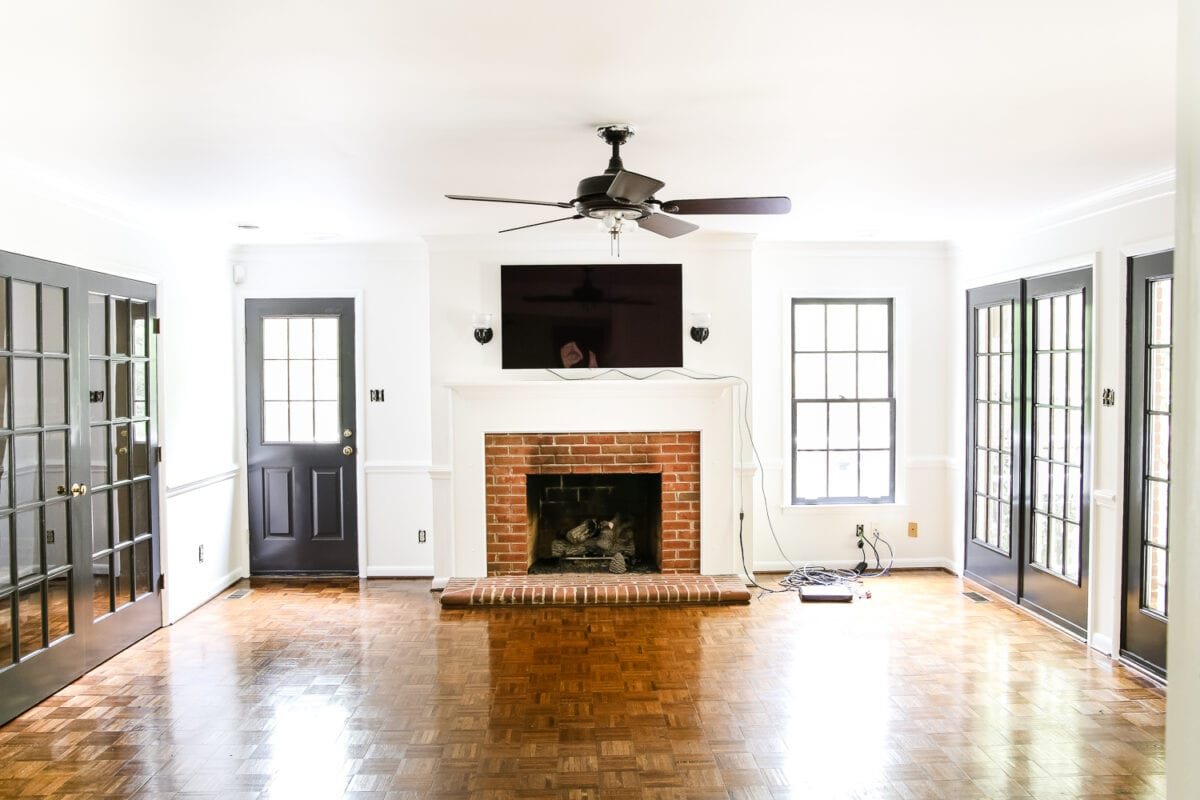 Living Room Makeover - High Contrast Paint | unigumushane.com - A beige, dated living room gets a classic and chic high contrast makeover using just Benjamin Moore paint for a simple, inexpensive way to create drama.