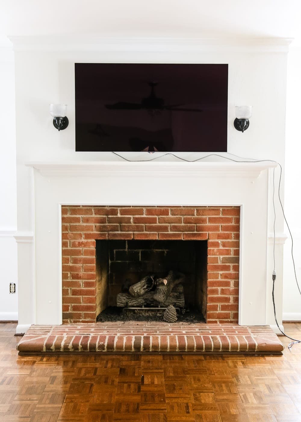 Living Room Makeover - High Contrast Paint | unigumushane.com - A beige, dated living room gets a classic and chic high contrast makeover using just Benjamin Moore paint for a simple, inexpensive way to create drama.