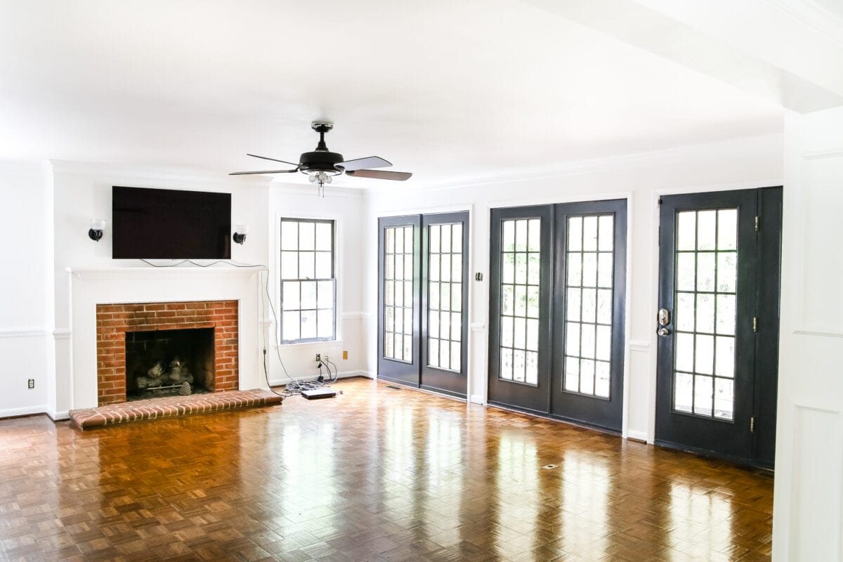 Living Room Makeover - High Contrast Paint | unigumushane.com - A beige, dated living room gets a classic and chic high contrast makeover using just Benjamin Moore paint for a simple, inexpensive way to create drama.