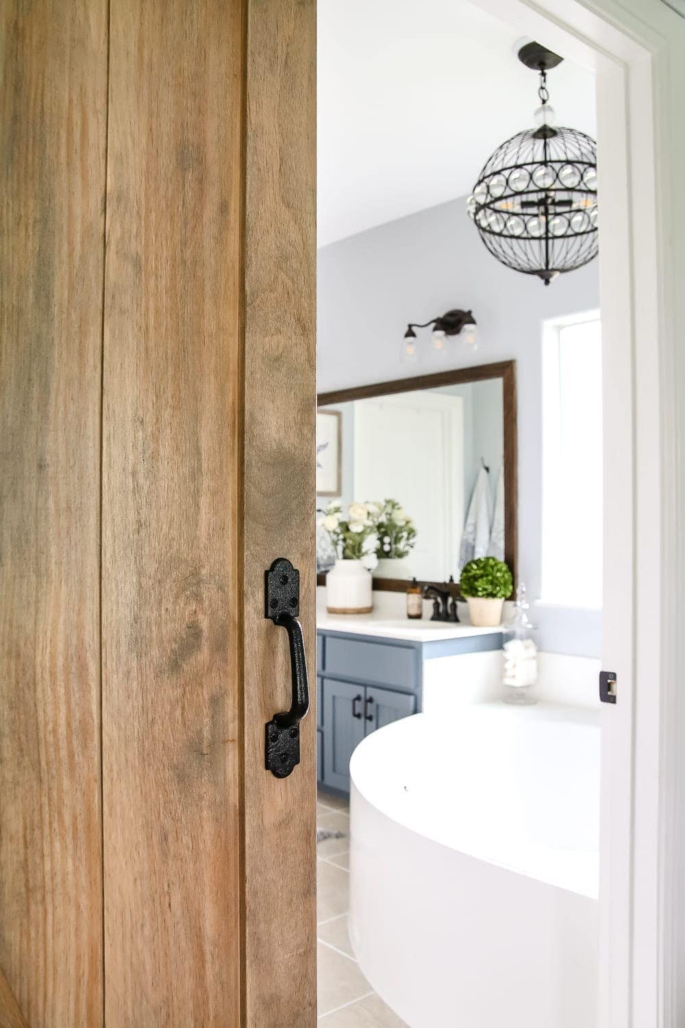 Lowe's Spring Makeover Bathroom Reveal | unigumushane.com - A team of 6 DIYers take on a bathroom makeover in 48 hours to transform a plain, builder grade space to give it character and modern farmhouse charm.