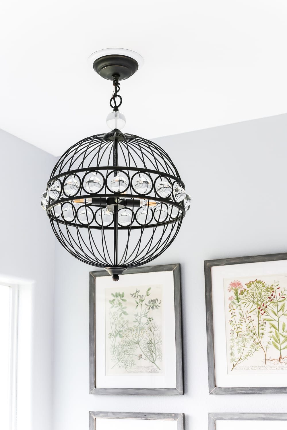 Lowe's Spring Makeover Bathroom Reveal | unigumushane.com - A team of 6 DIYers take on a bathroom makeover in 48 hours to transform a plain, builder grade space to give it character and modern farmhouse charm.
