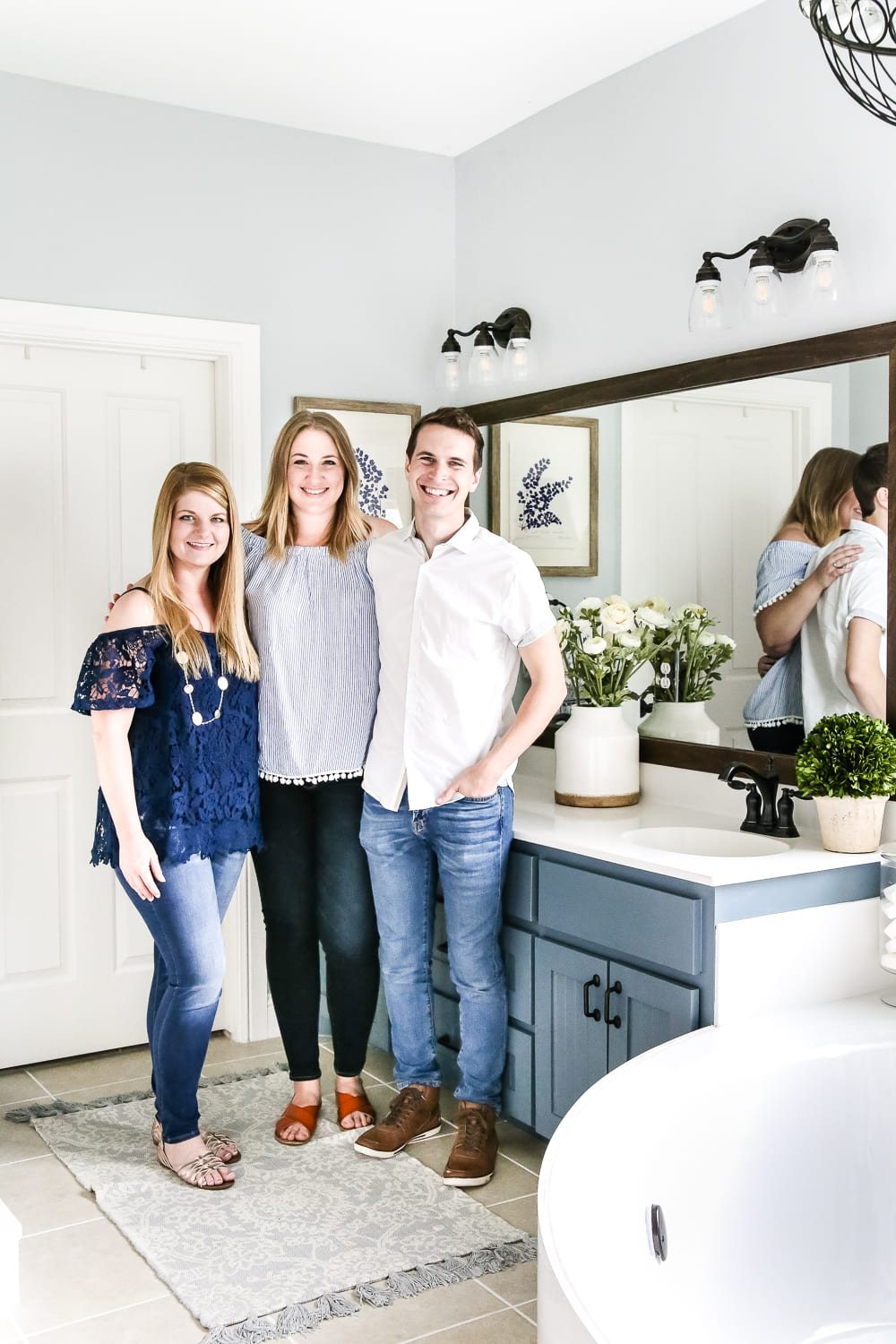 Lowe's Spring Makeover Bathroom Reveal | unigumushane.com - A team of 6 DIYers take on a bathroom makeover in 48 hours to transform a plain, builder grade space to give it character and modern farmhouse charm.