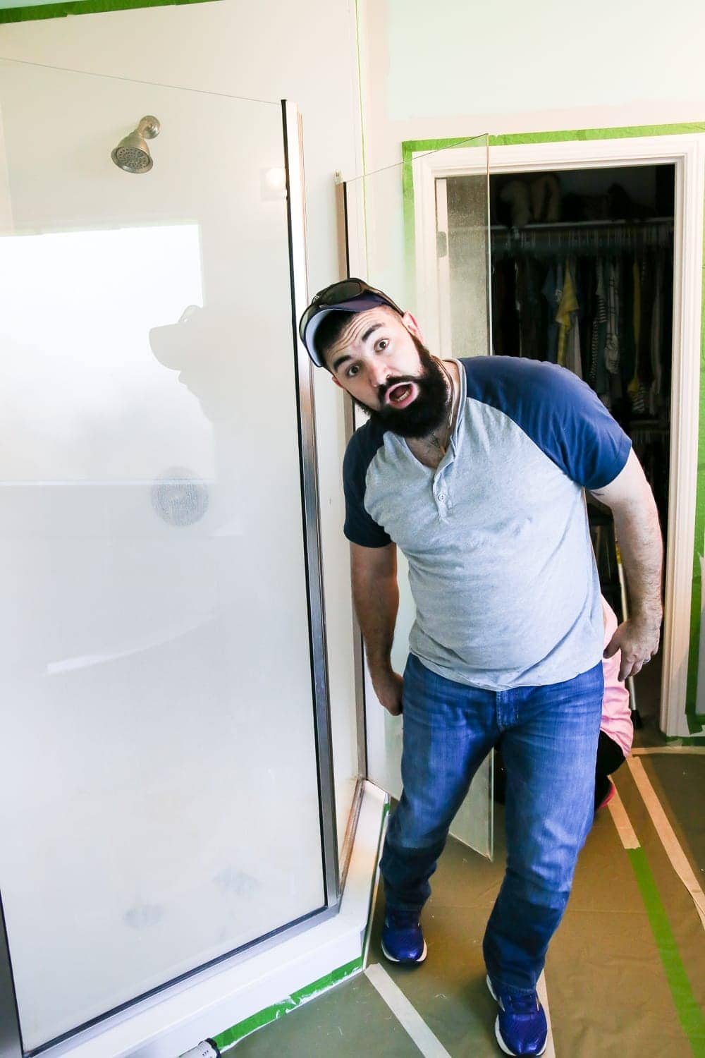 Lowe's Spring Makeover Bathroom Reveal | unigumushane.com - A team of 6 DIYers take on a bathroom makeover in 48 hours to transform a plain, builder grade space to give it character and modern farmhouse charm.
